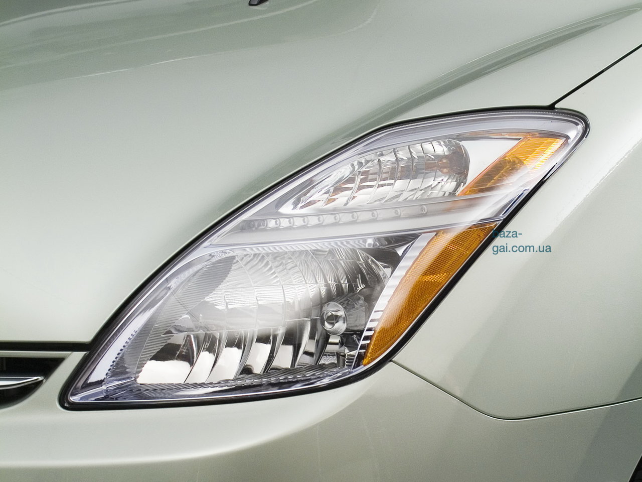 Стекло фары рестайлинг. Тойота Приус фары. Toyota Prius фара 2015. Фара Приус 20. Toyota Prius Headlights.